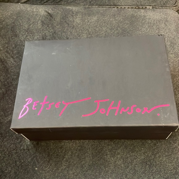 Betsey Johnson Darling RHINESTONE EMBELLISHED FLARED HEEL PUMP IN RED MULTI - Picture 2 of 7